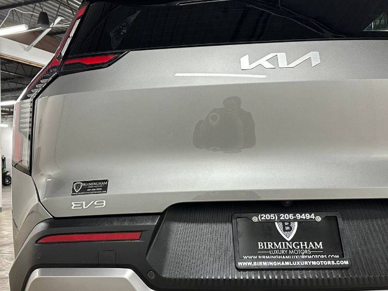 Used 2024 Kia EV9 Light Long Range RWD image 17