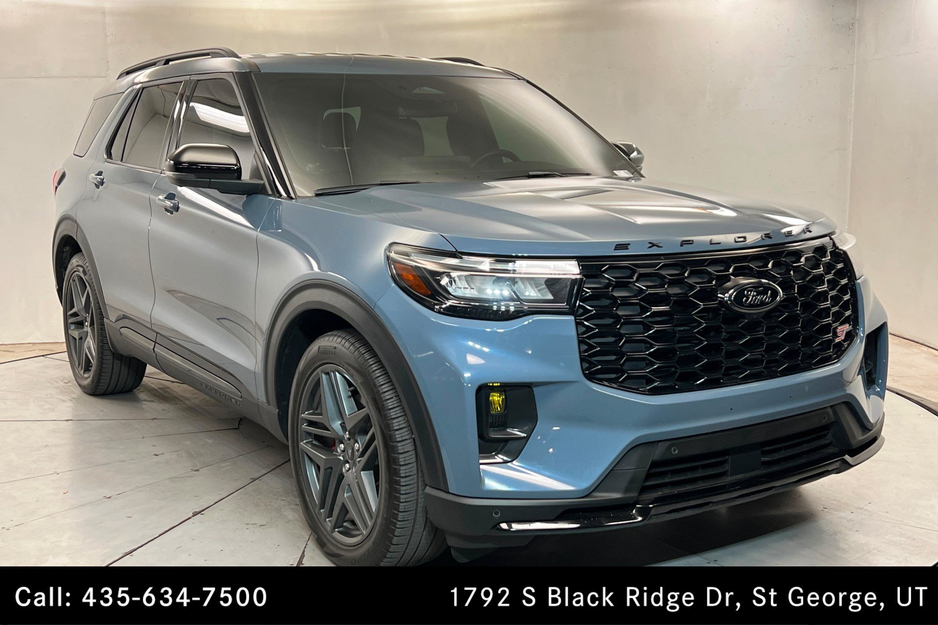 Used 2025 Ford Explorer ST AWD/4WD image 7