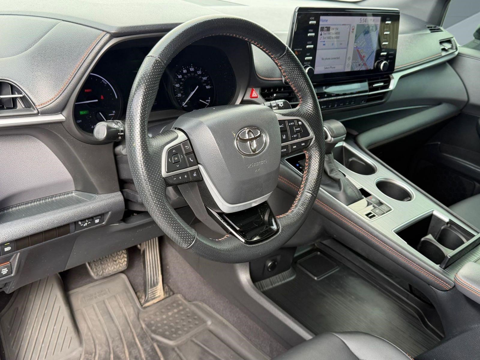 Used 2022 Toyota Sienna XSE FWD image 4