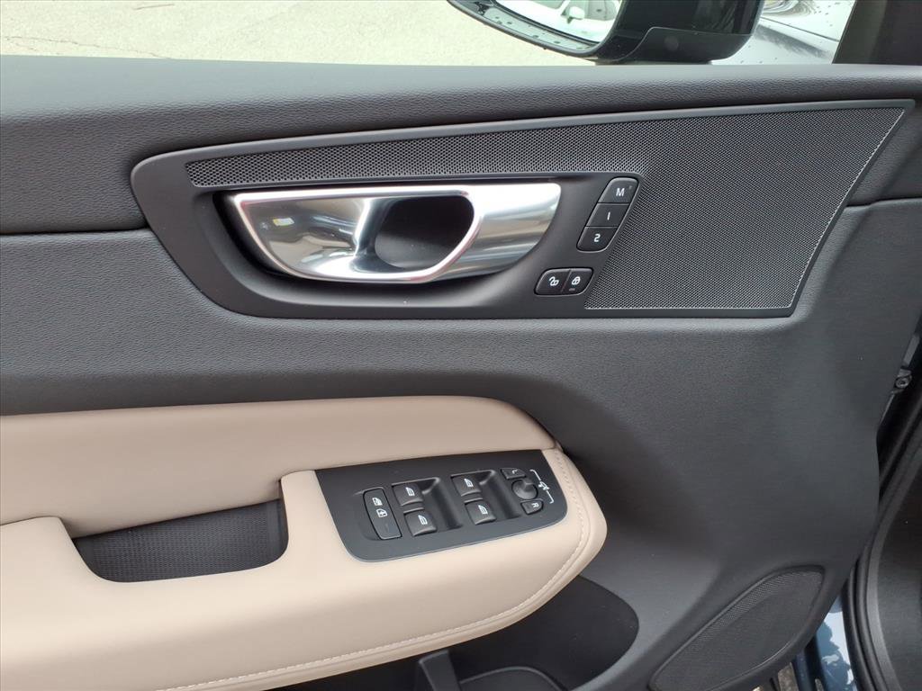 Certified 2026 Volvo XC60 B5 Plus w/ Climate Package AWD/4WD image 13