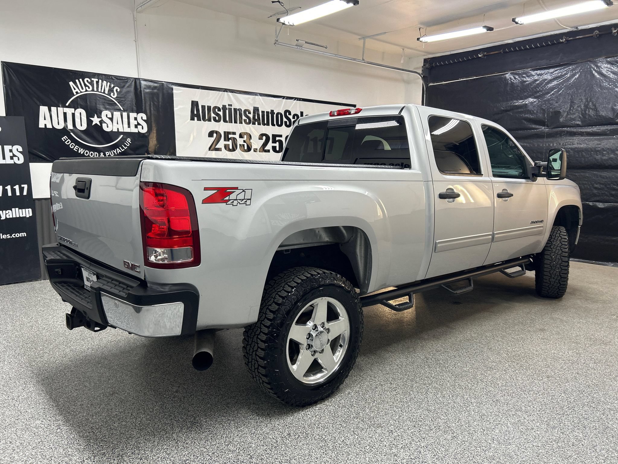 Used 2012 GMC Sierra 2500 SLE w/ SLE Preferred Package AWD/4WD image 6