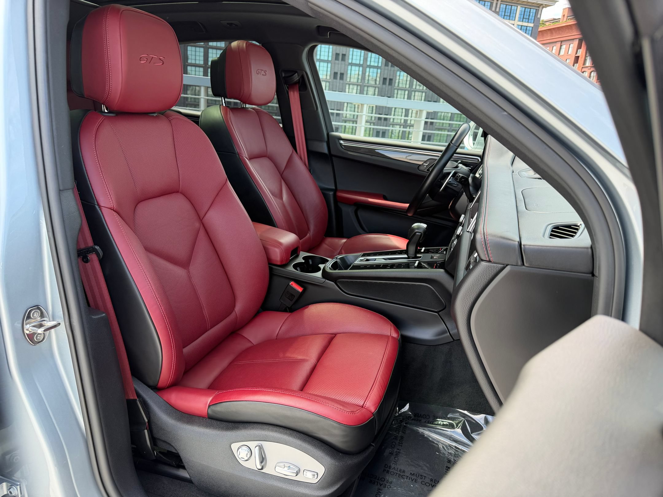 Certified 2022 Porsche Macan GTS w/ Premium Package Plus AWD/4WD image 22