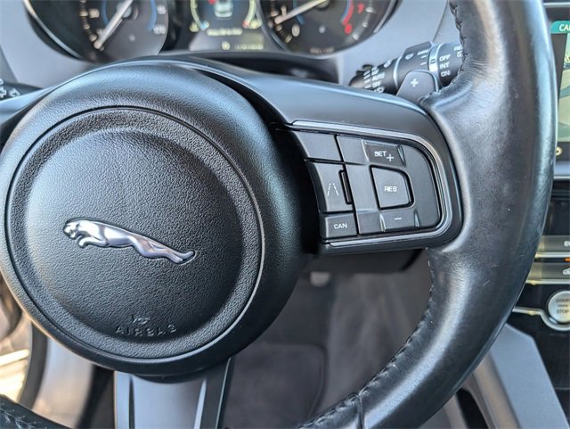 Used 2020 Jaguar F-PACE Premium image 15