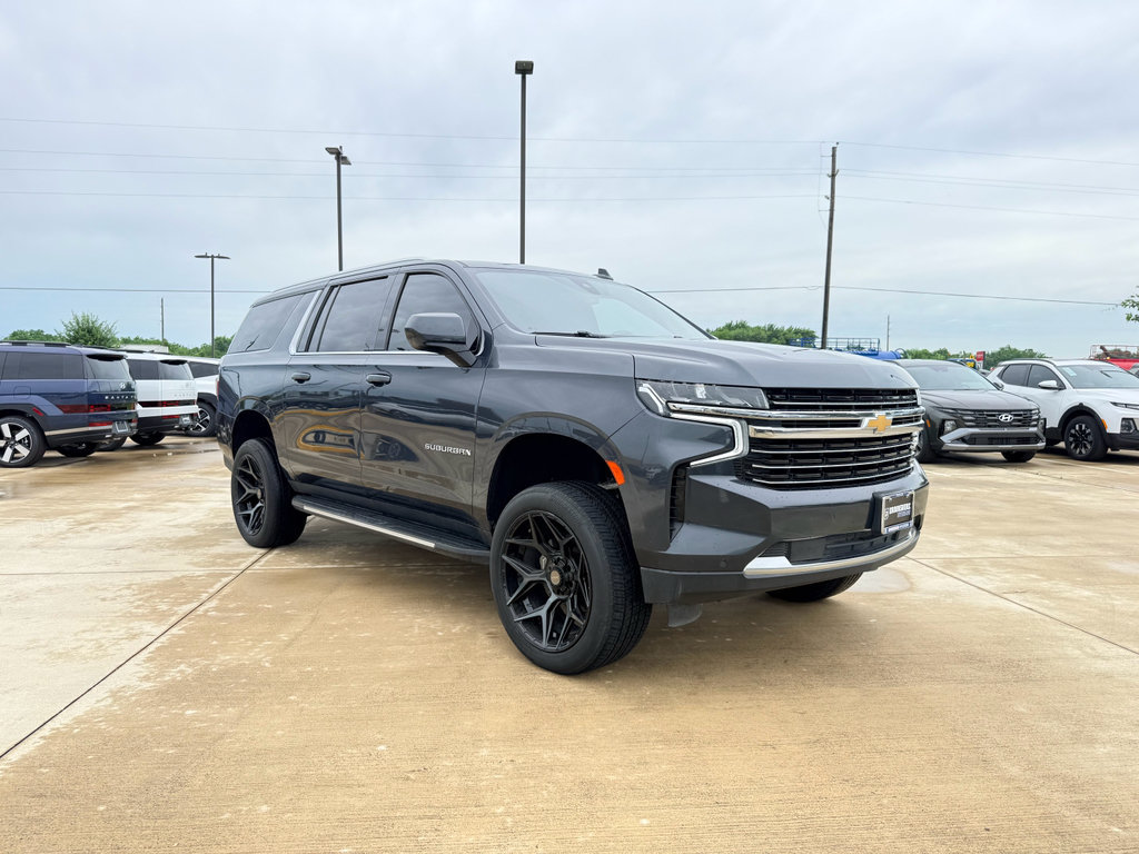 Used 2022 Chevrolet Suburban LT RWD image 3