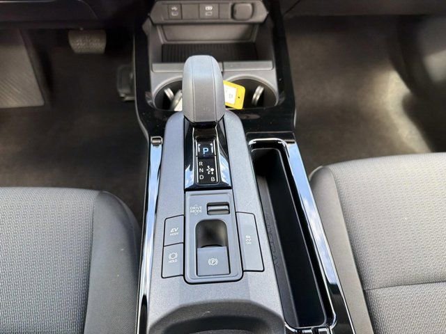 Used 2025 Toyota Prius LE image 27