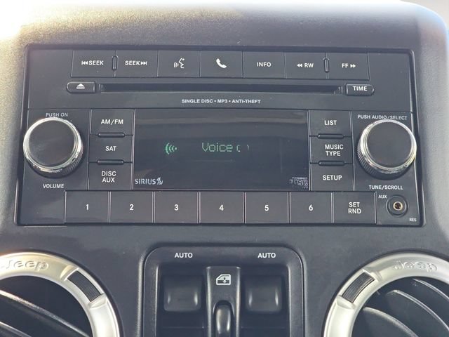 Used 2017 Jeep Wrangler Unlimited Rubicon w/ Connectivity Group AWD/4WD image 24