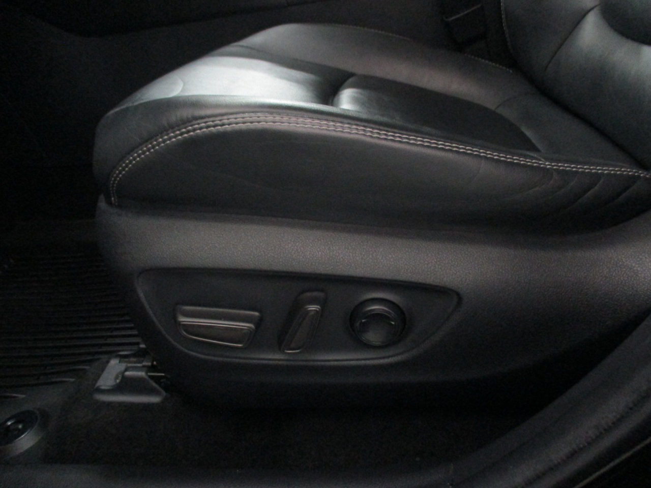 Used 2021 Toyota RAV4 XLE Premium image 18