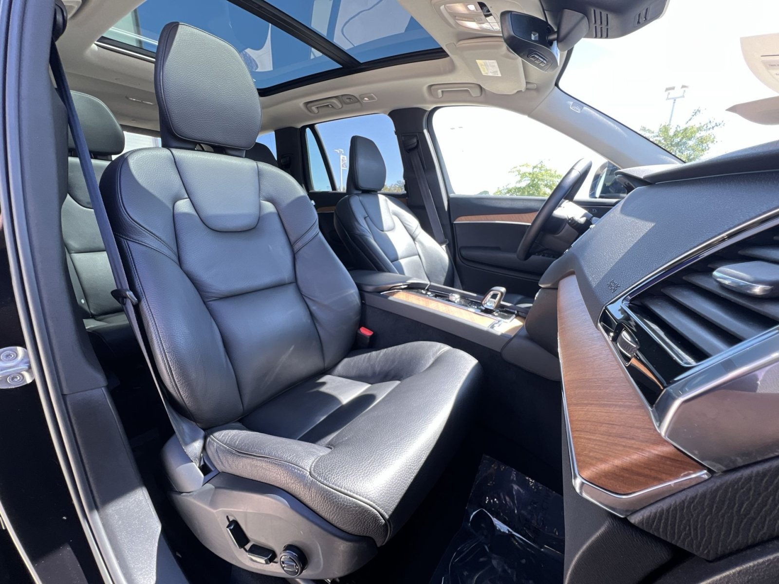 Used 2023 Volvo XC90 B6 Plus w/ Protection Package AWD/4WD image 28
