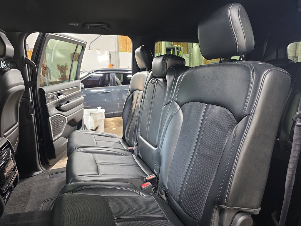 Used 2024 Jeep Wagoneer L Series II w/ Flexible Seating Group AWD/4WD image 16