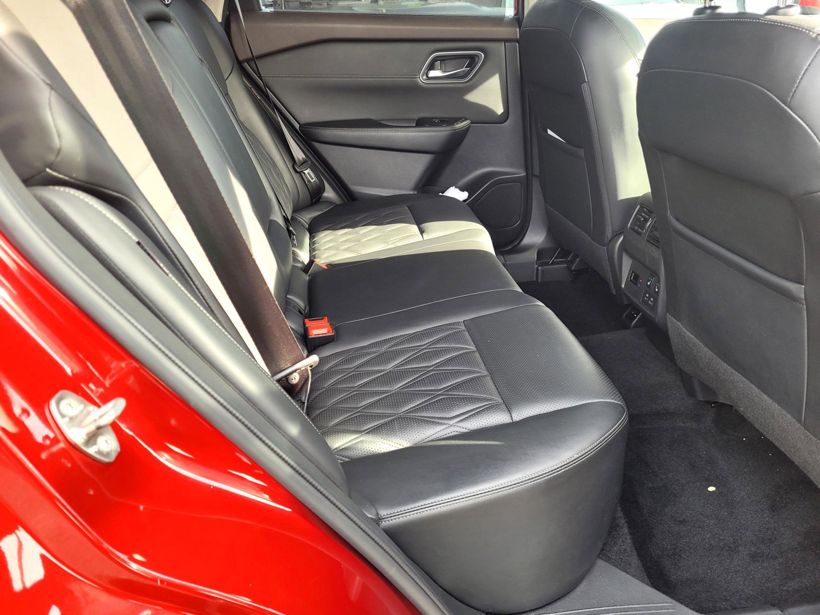 Used 2022 Nissan Rogue Platinum w/ Head-Up Display Package image 18