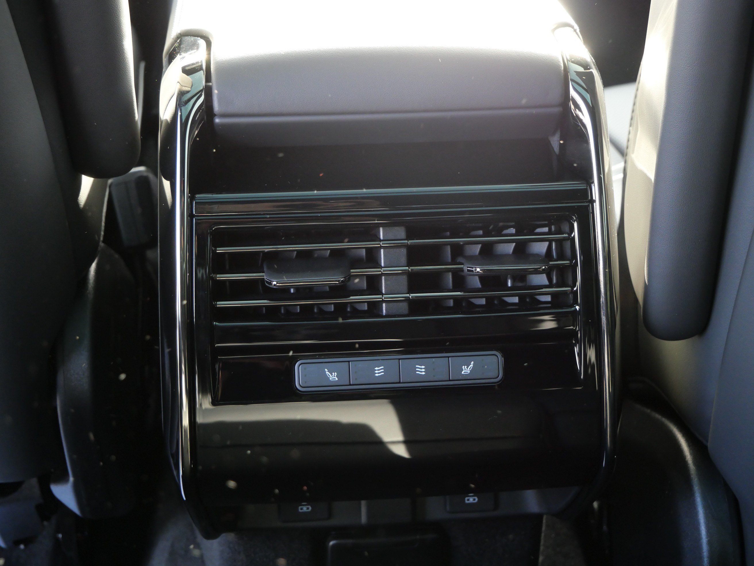 New 2027 Land Rover Range Rover Sport SE AWD/4WD image 7