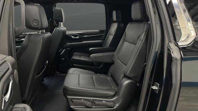Used 2023 GMC Yukon XL Denali AWD/4WD image 25
