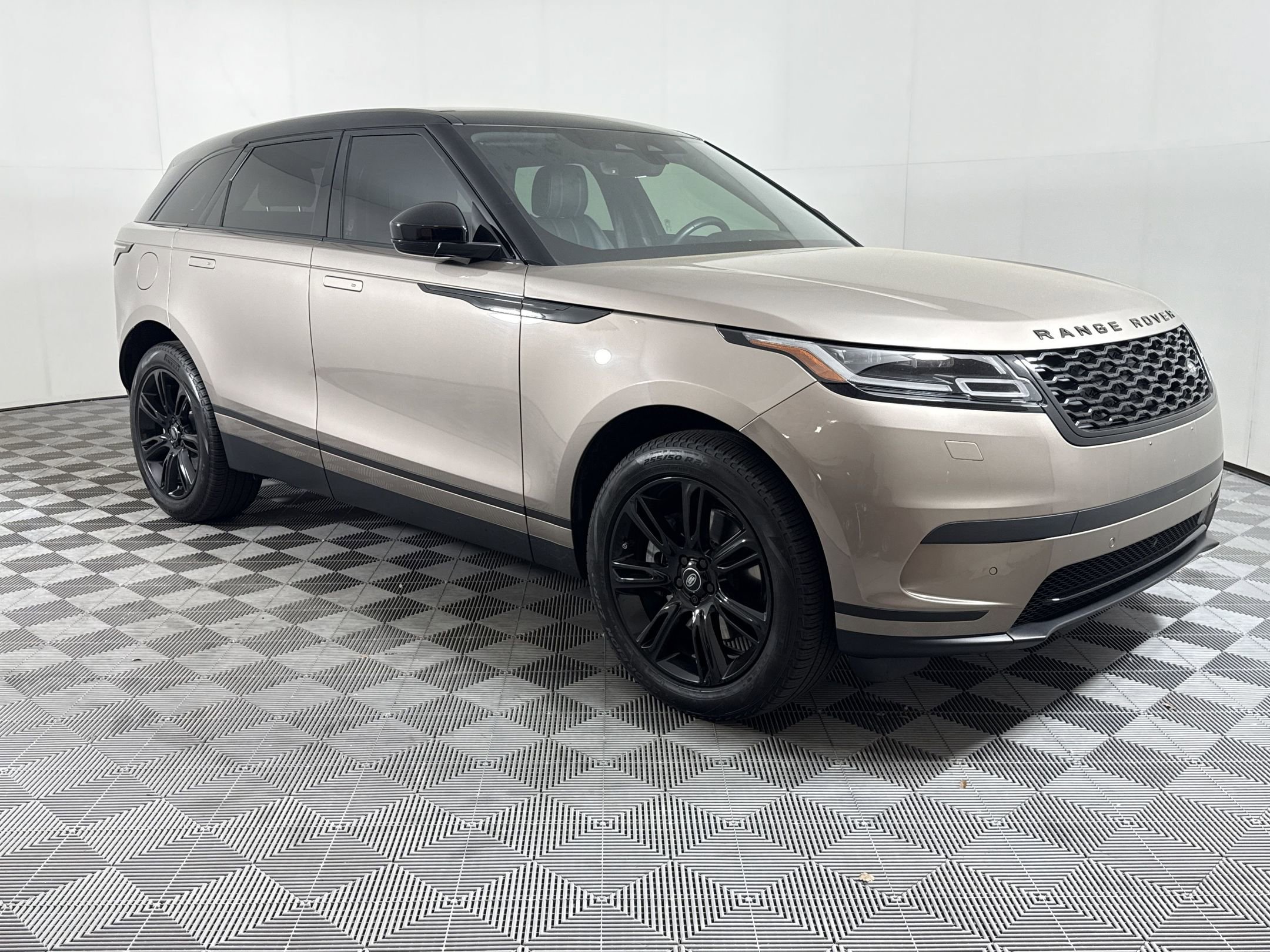 Used 2022 Land Rover Range Rover Velar S image 7