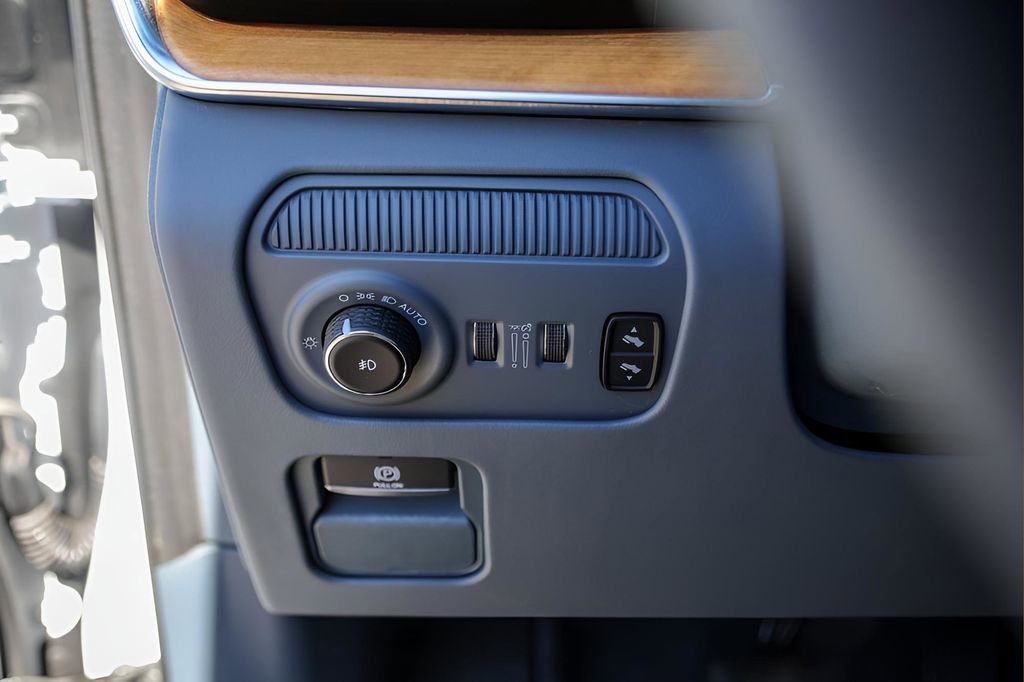 Used 2024 Jeep Grand Wagoneer Series III image 15