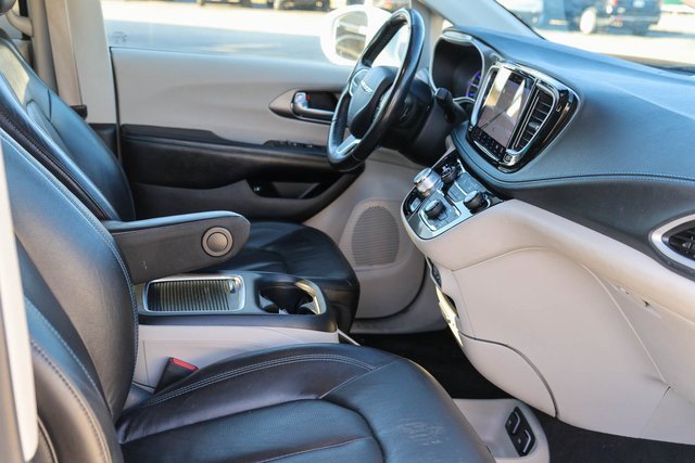 Used 2021 Chrysler Pacifica Touring-L image 17