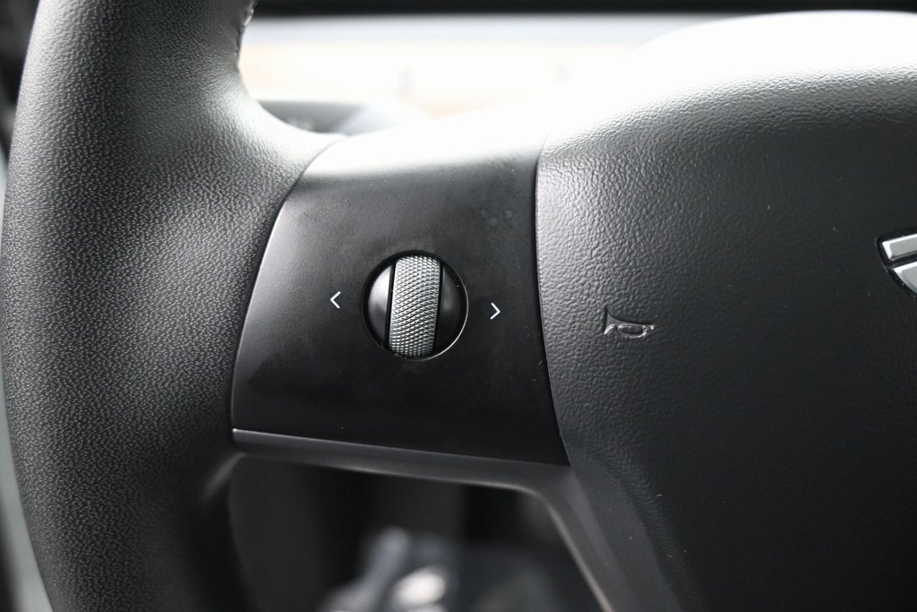 Used 2021 Tesla Model Y Long Range image 23
