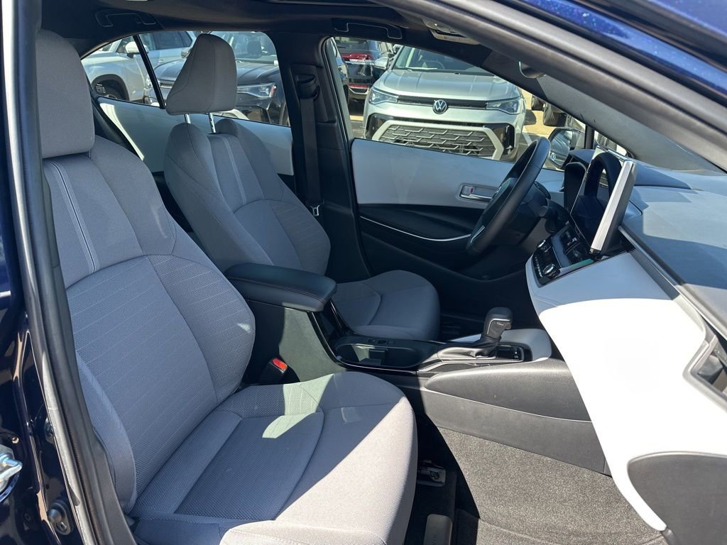 Used 2025 Toyota Corolla SE w/ SE Premium Package image 19