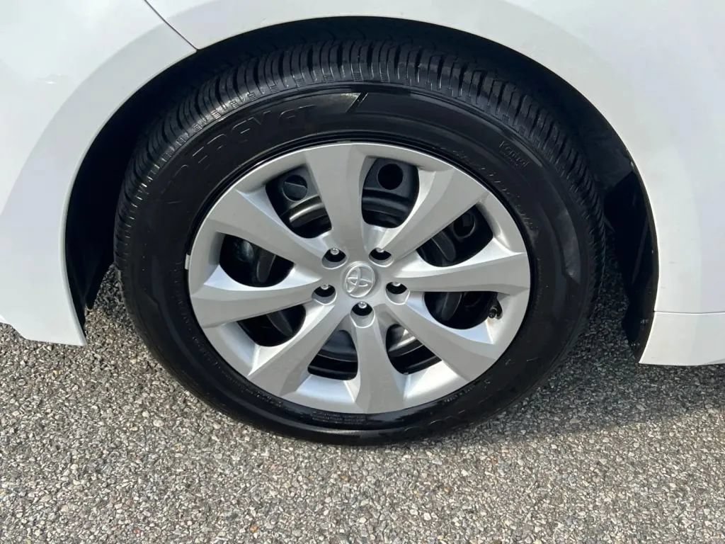 Used 2026 Toyota Corolla LE FWD image 31