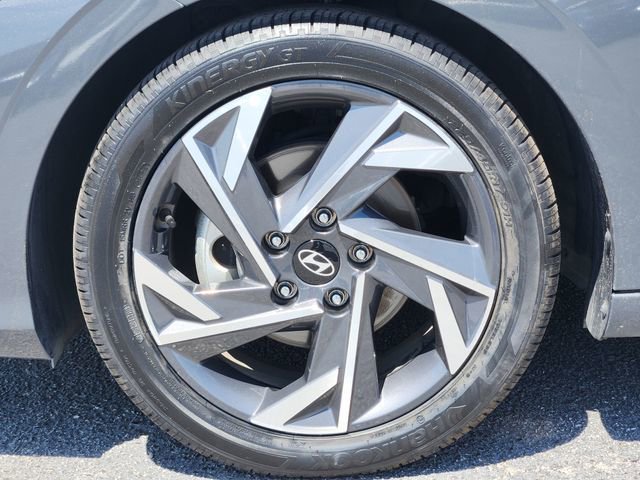 Used 2025 Hyundai Elantra SEL FWD image 9