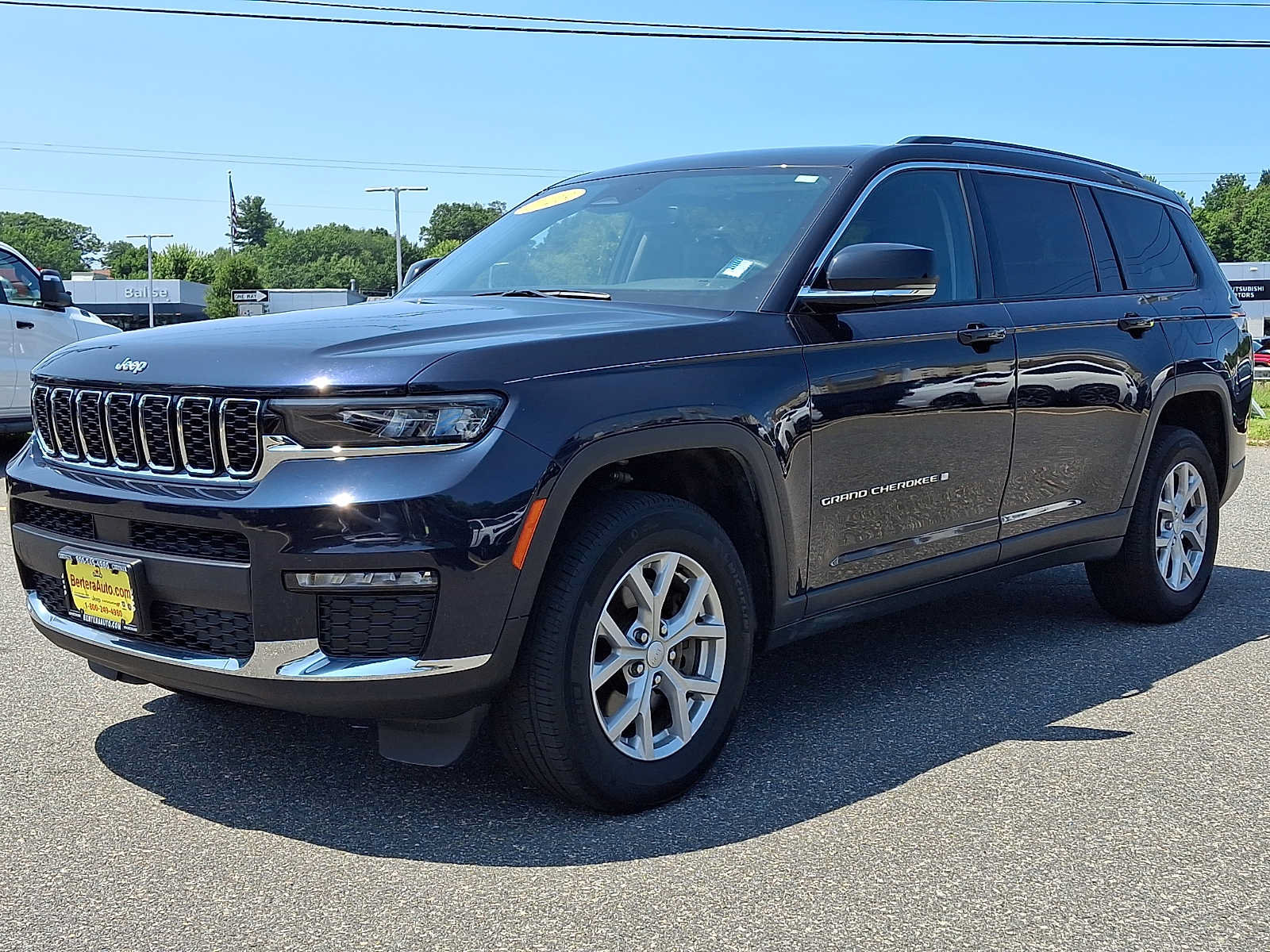 Certified 2023 Jeep Grand Cherokee L Limited AWD/4WD image 3