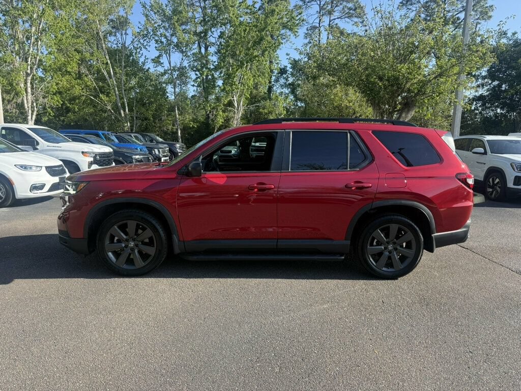 Used 2024 Honda Pilot Sport image 2