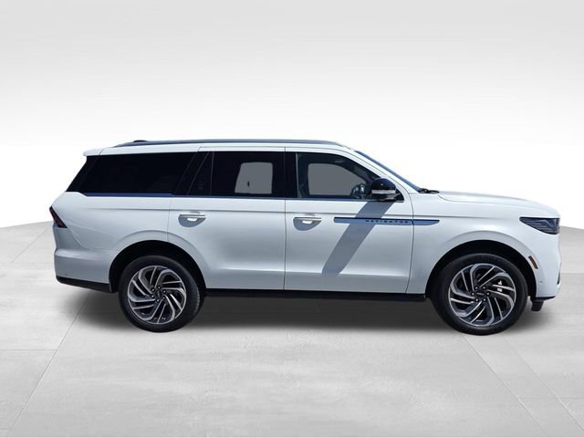 Certified 2025 Lincoln Navigator Reserve image 2