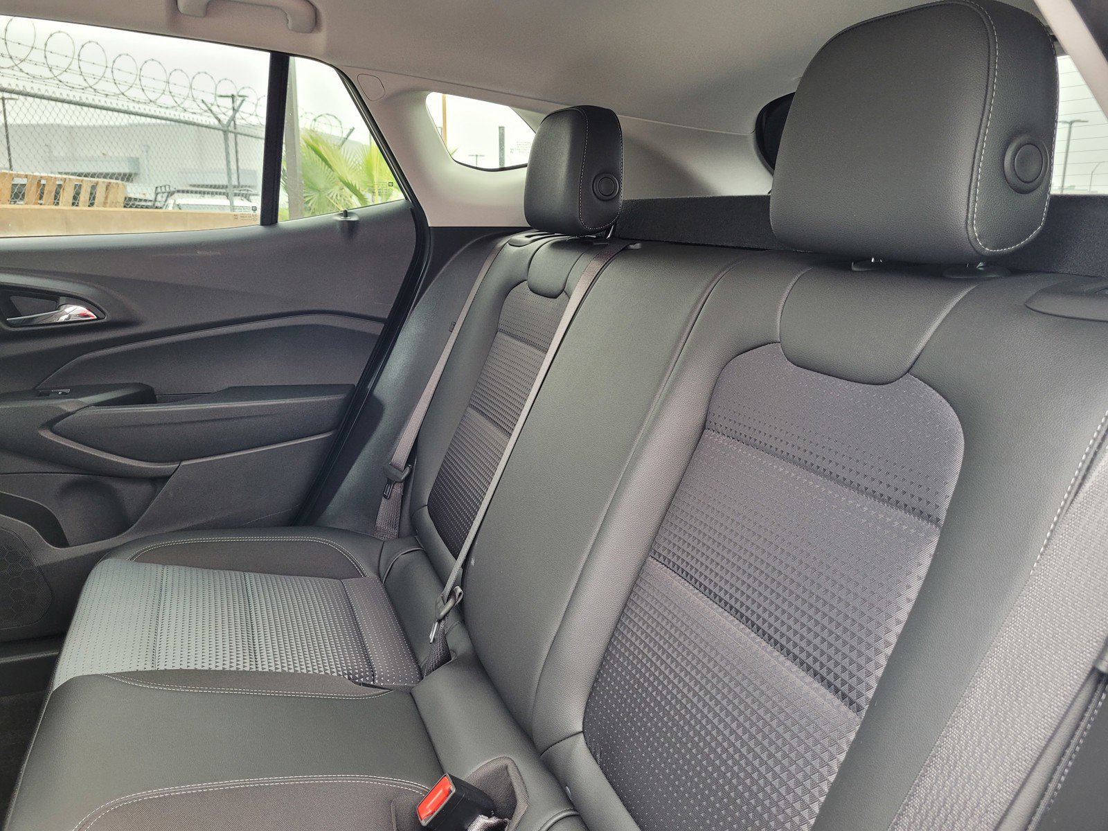 Used 2025 Chevrolet Trax LT w/ LT Convenience Package image 12