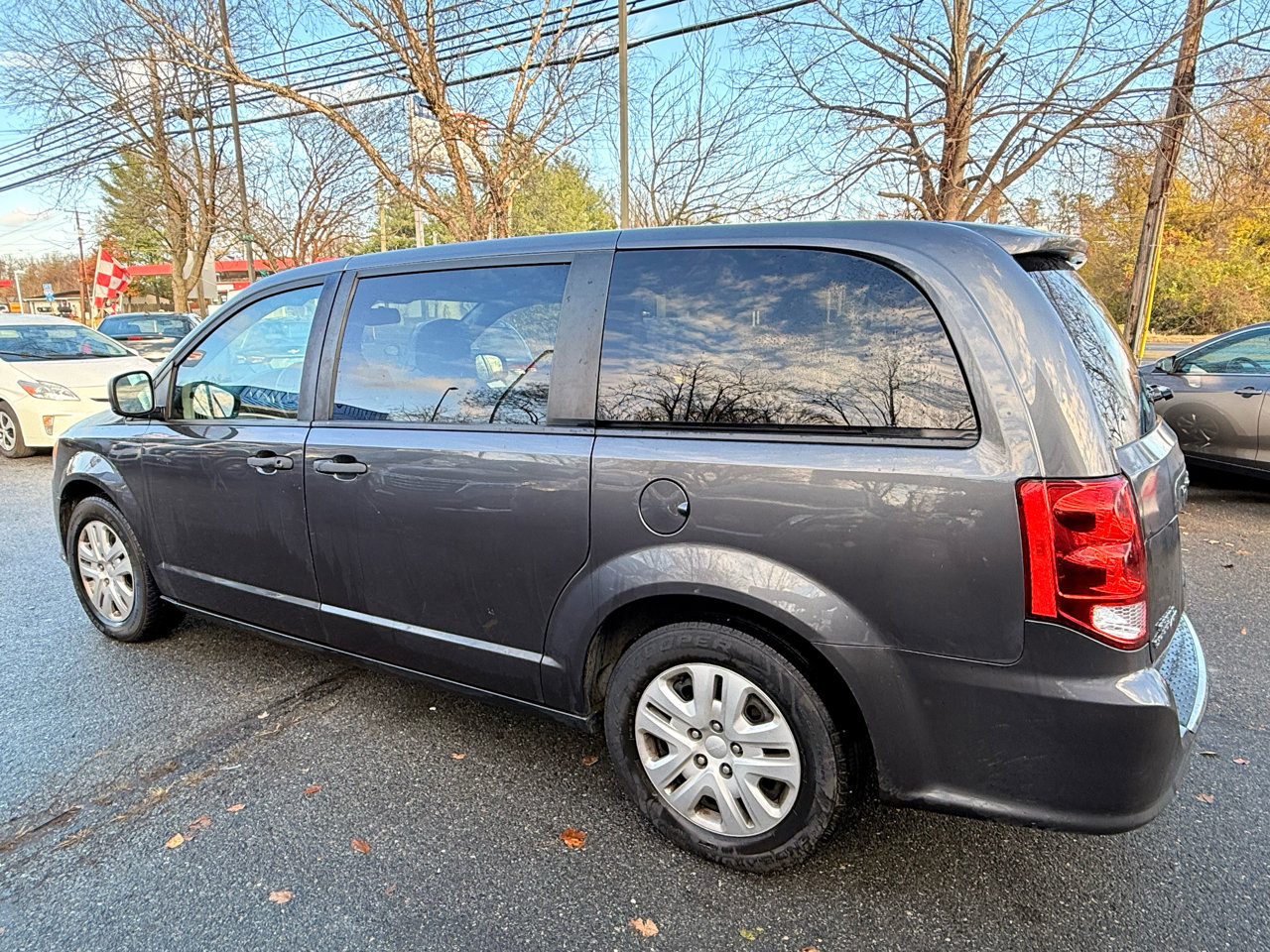 Used 2019 Dodge Grand Caravan SE w/ UConnect Hands-Free Group image 7