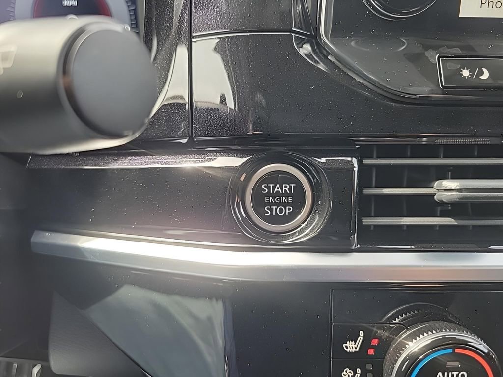 Used 2024 Nissan Pathfinder Platinum image 25