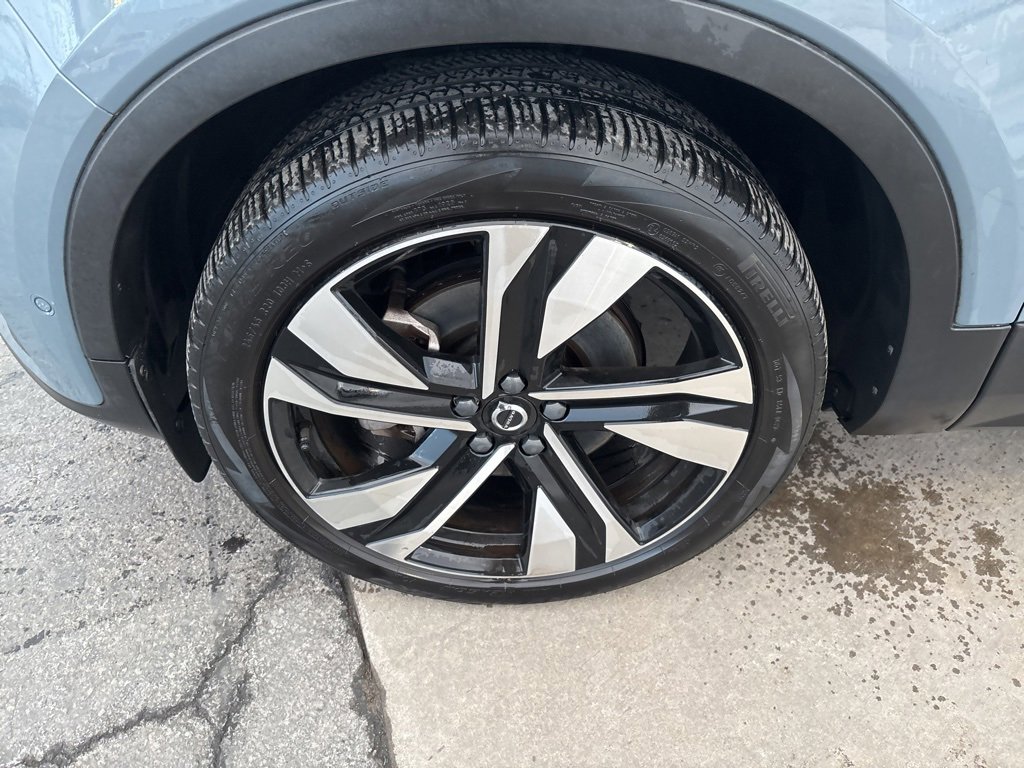 Certified 2023 Volvo XC40 B5 Plus w/ Protection Package Premier image 11