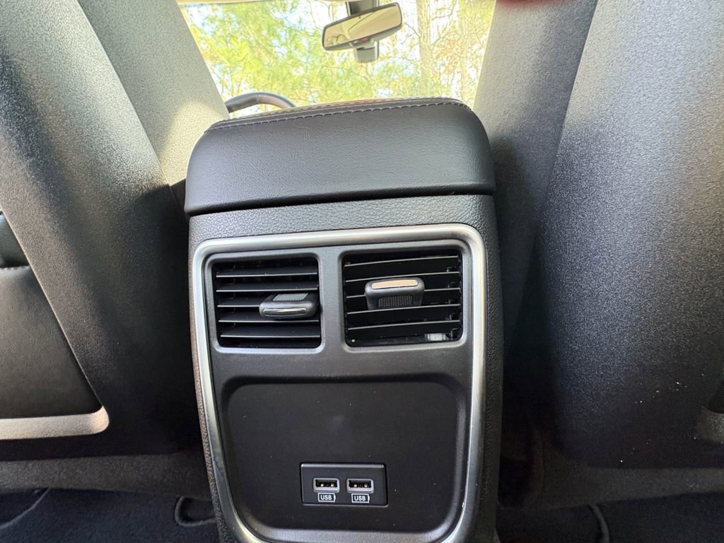 Used 2019 Chrysler 300 Touring w/ Chrome Appearance Package image 6