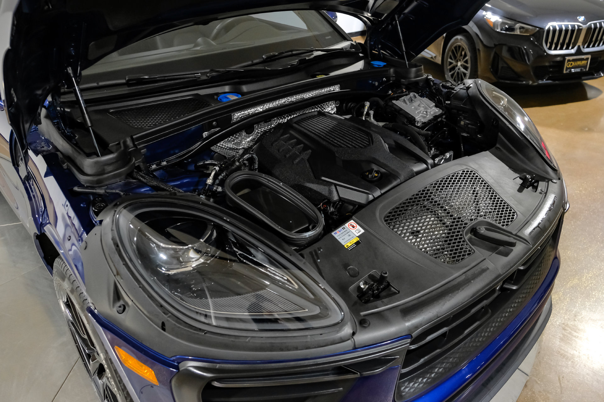 Used 2023 Porsche Macan Turbo AWD/4WD image 53
