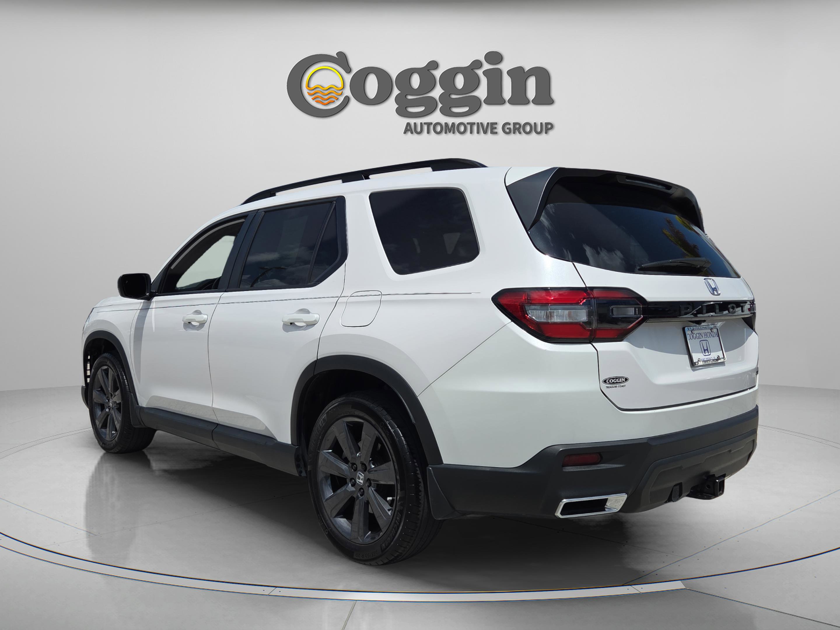 Used 2023 Honda Pilot Sport image 3