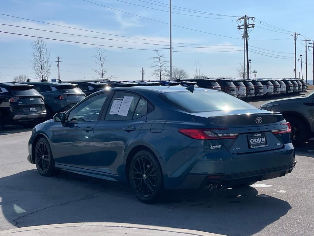 Used 2025 Toyota Camry SE image 5