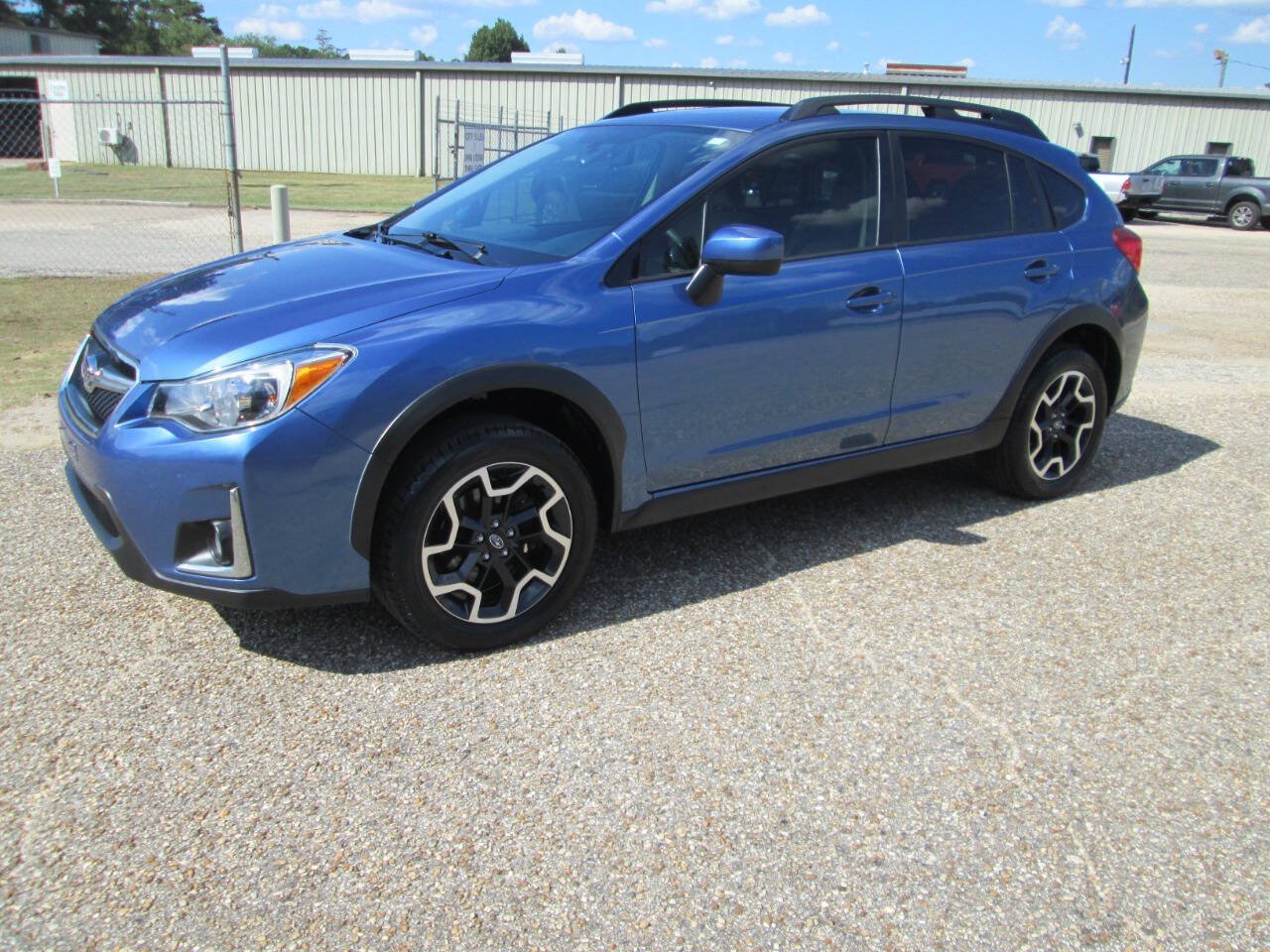 Used 2017 Subaru Crosstrek 2.0i Premium AWD/4WD image 2