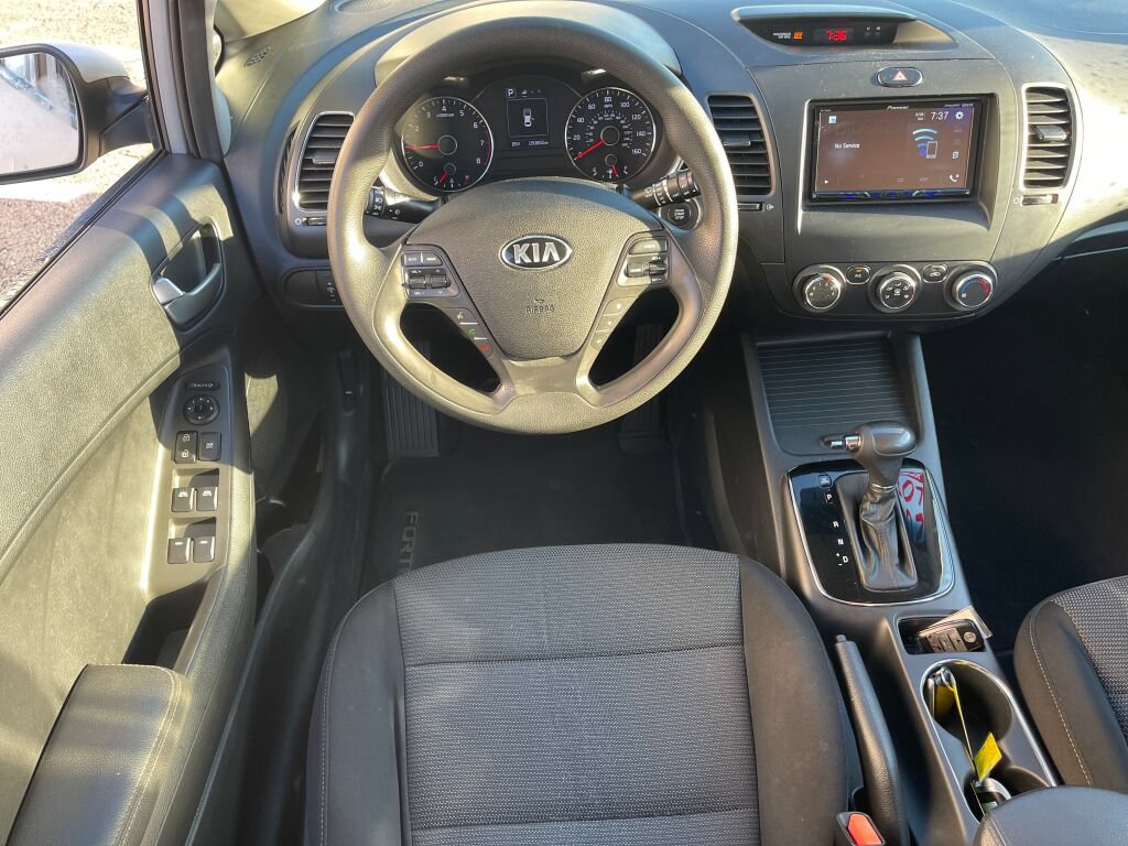 Used 2017 Kia Forte LX w/ Option Group 020 FWD image 2