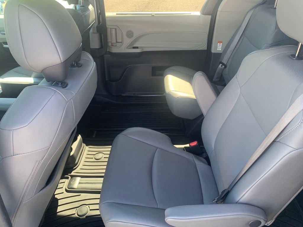 Used 2023 Toyota Sienna XLE image 26