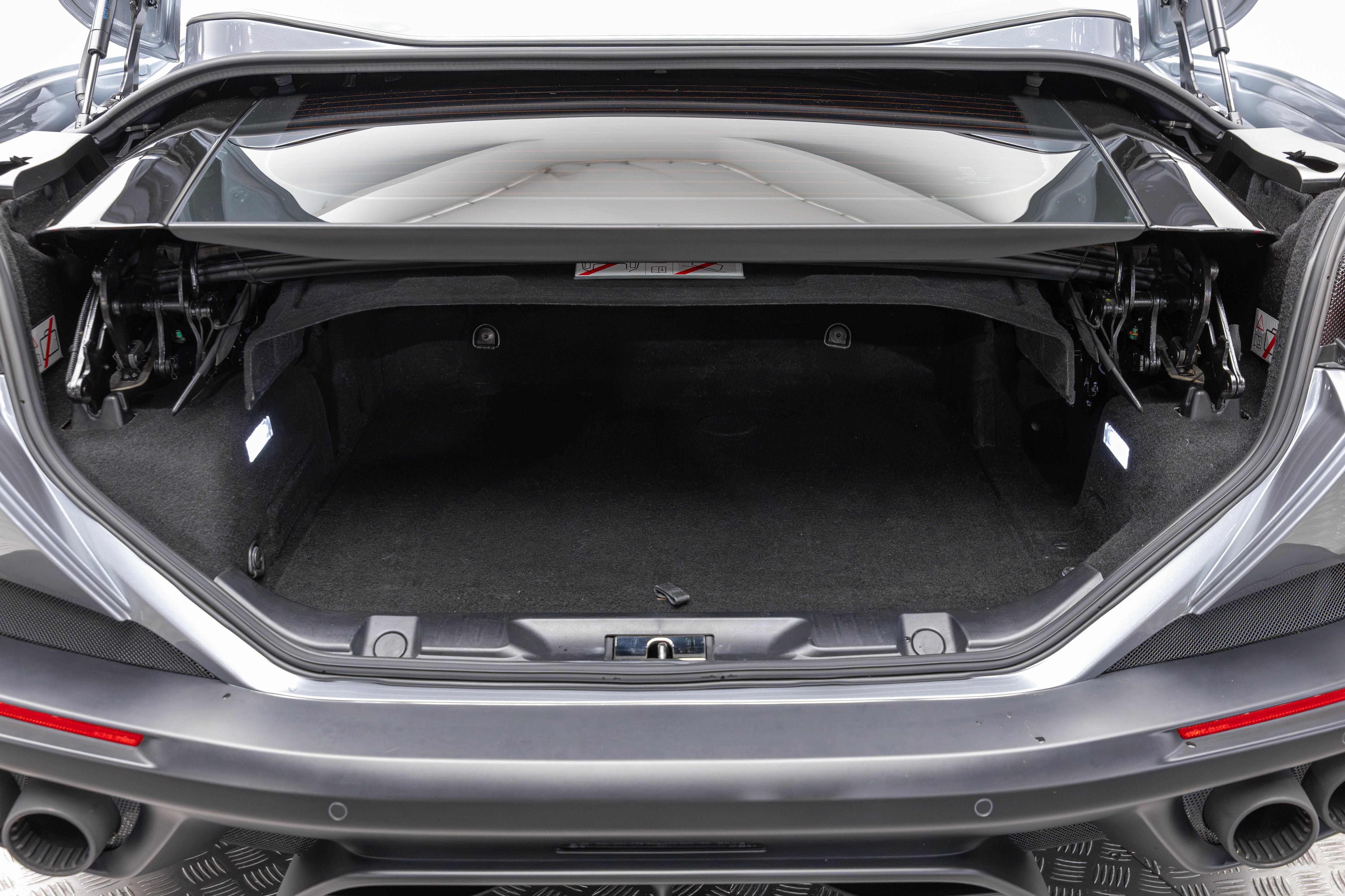 Certified 2019 Ferrari Portofino RWD image 40