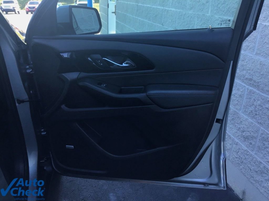 Used 2023 Chevrolet Traverse RS image 28