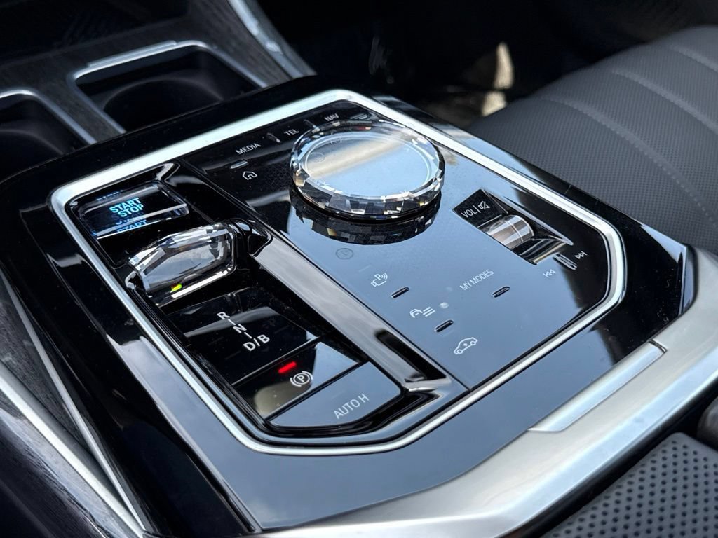 Certified 2024 BMW i7 eDrive50 w/ M Sport Package RWD image 26