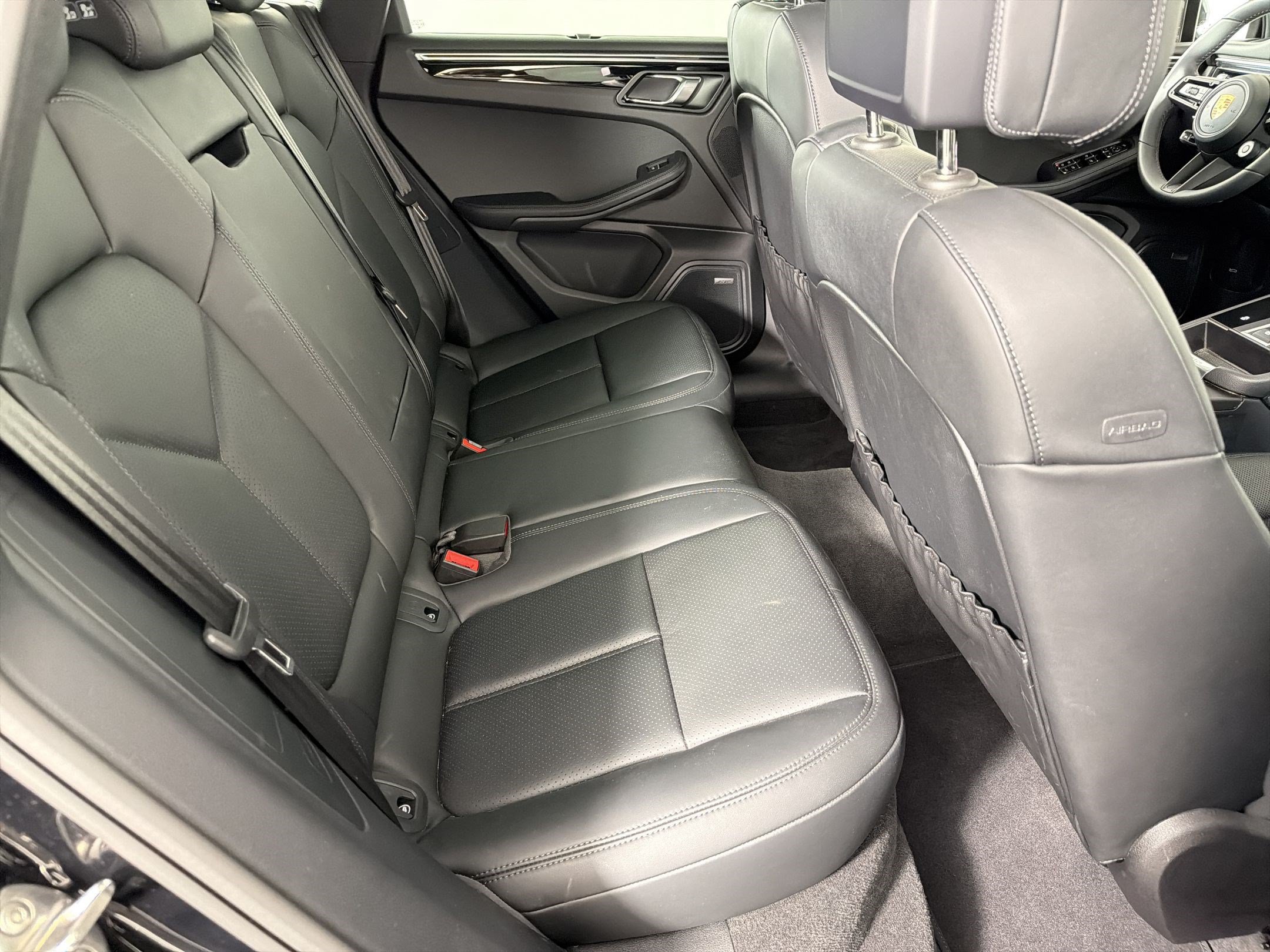 Certified 2026 Porsche Macan AWD/4WD image 29