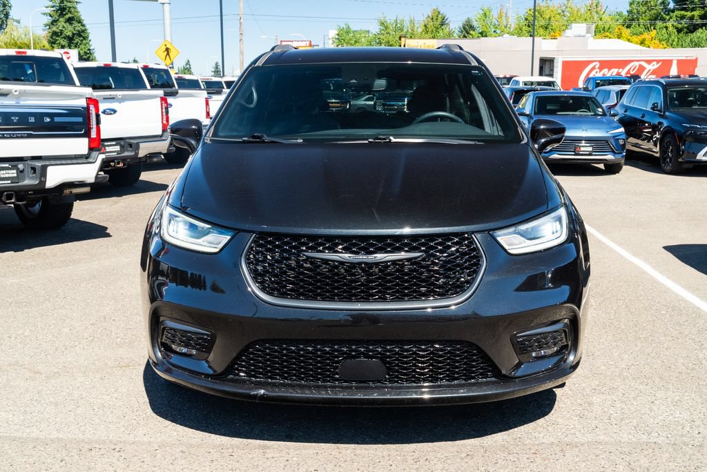 Used 2021 Chrysler Pacifica Touring w/ S Appearance Package FWD image 2
