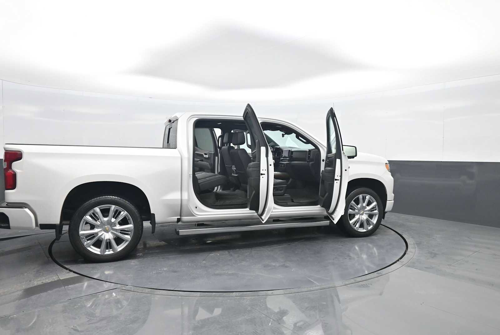 Used 2024 Chevrolet Silverado 1500 High Country image 46