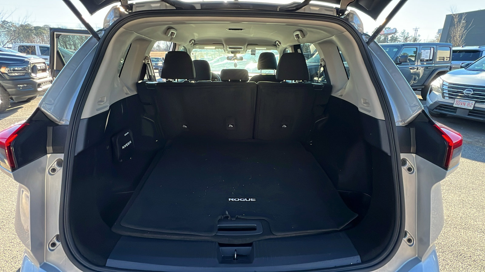 Used 2024 Nissan Rogue S image 13