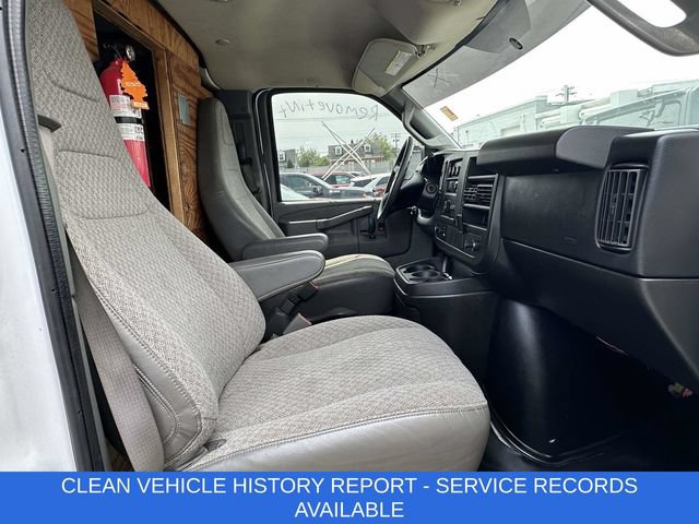 Used 2017 Chevrolet Express 3500 Extended RWD image 2