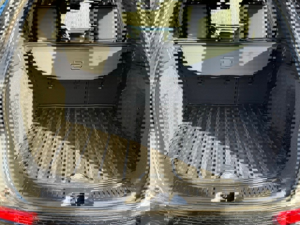 Certified 2025 Land Rover Discovery Sport Dynamic SE image 39