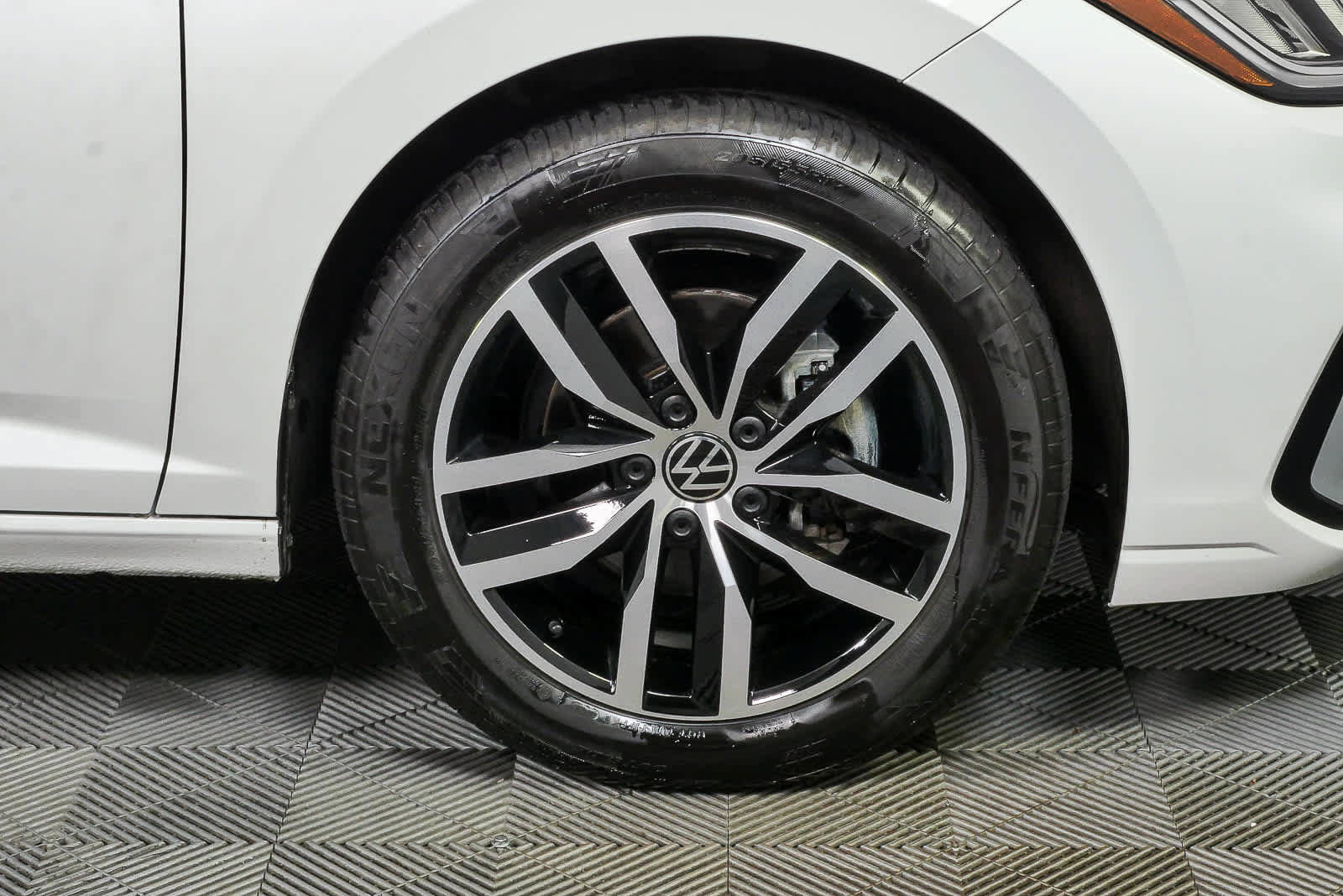 Certified 2025 Volkswagen Jetta SE FWD image 38
