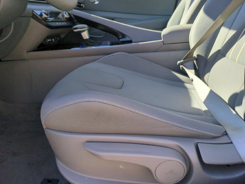 Used 2026 Hyundai Elantra Hybrid FWD image 14