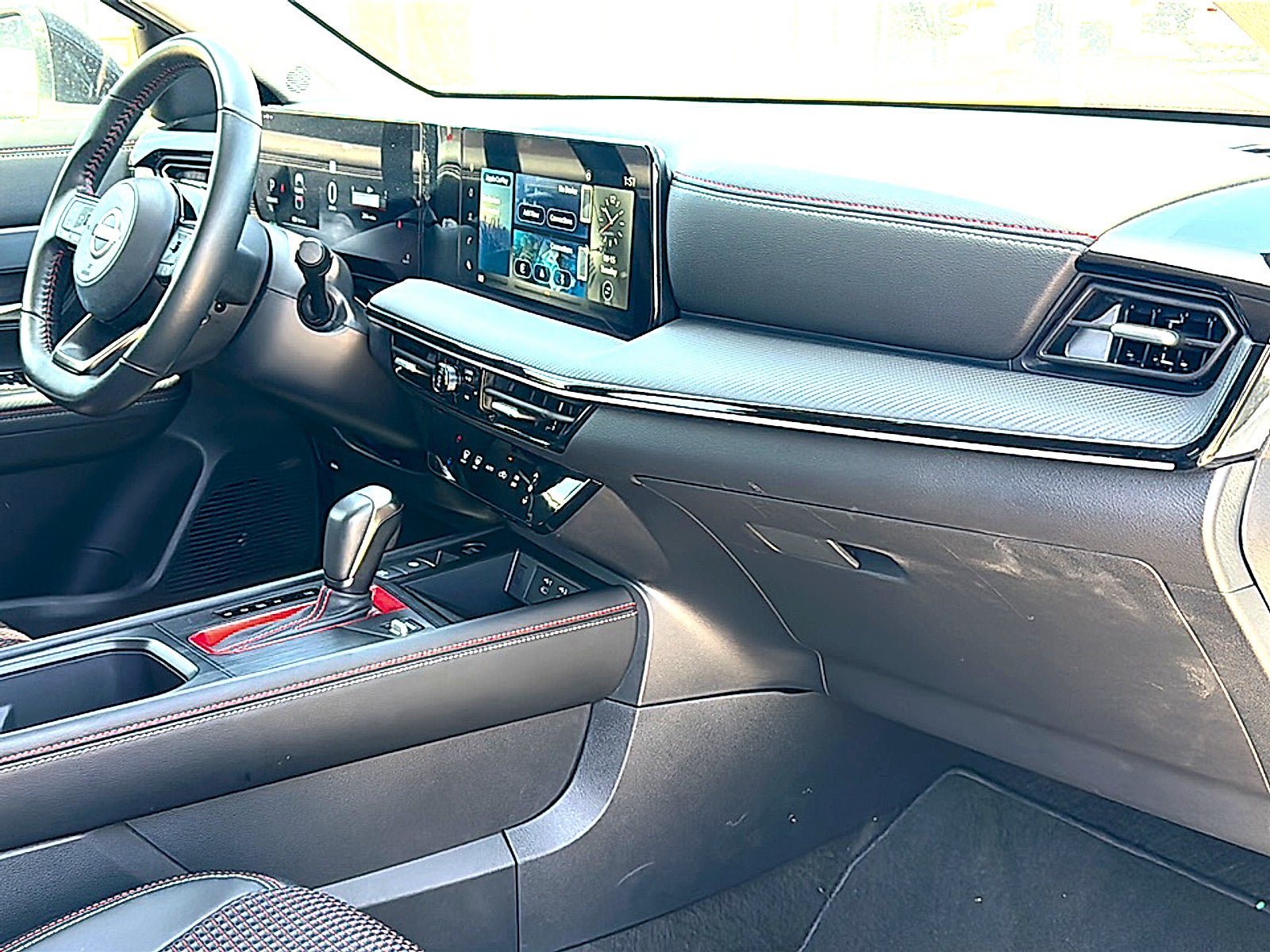 Certified 2025 Nissan Kicks SR FWD image 22