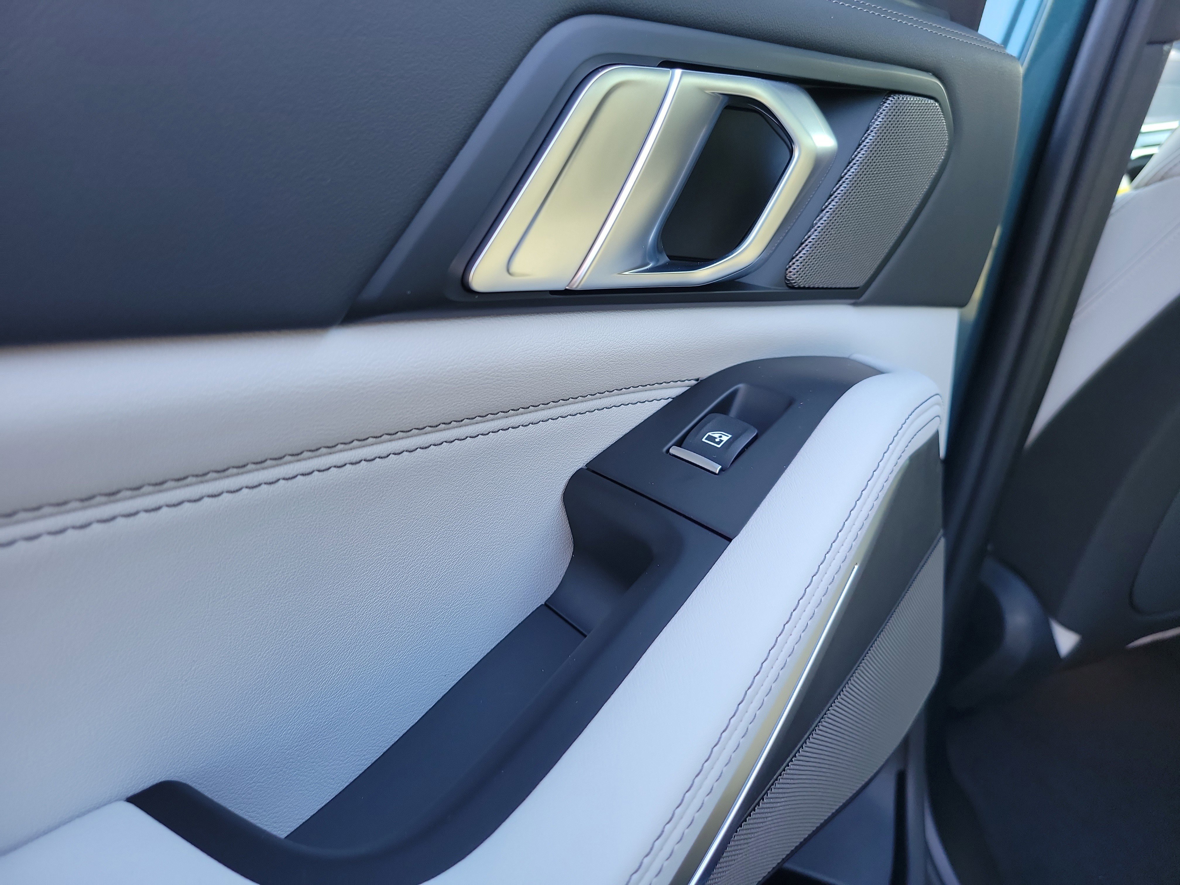 New 2026 BMW X5 xDrive50e w/ Executive Package image 12